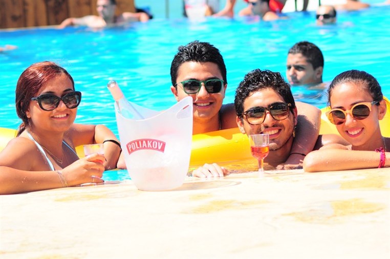 Cyan Sunday Club Lets Carnival